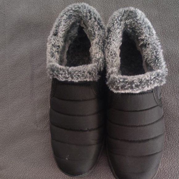 Minnetonka Black and Gray Fur-Lined Slippers - Picture 2 of 7